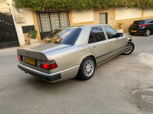 Mercedes W124 1991 230e