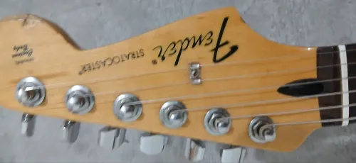 Guitare électrique Fender stratocaster MIM