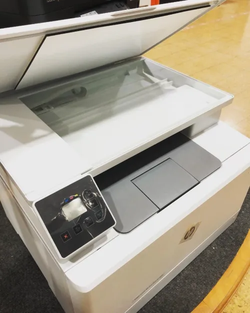 Imprimante HP LaserJet Pro M182n