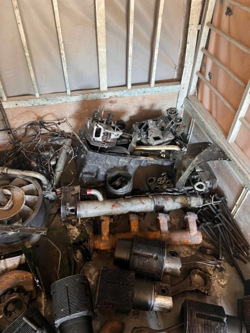 Moteur complet SNVI C260 1989 juste promblem de vilebrequin et chemise le rest excellent