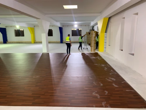 Poseur revêtement général salle du sport et hôpital 