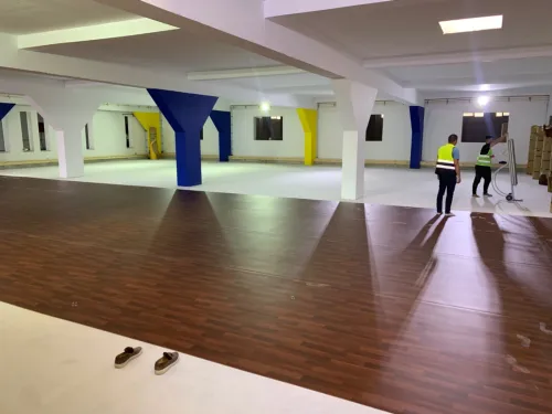 Poseur revêtement général salle du sport et hôpital 