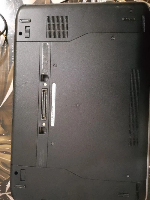 Pc Laptop Dell Core i5 2520m Cpu 2.5 Hz  6 Go Ram Disque dur 256 Go HDD
