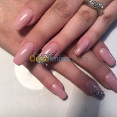 Beauté des mains jusqu'au Pieds