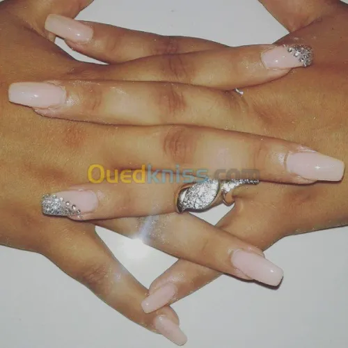 Beauté des mains jusqu'au Pieds