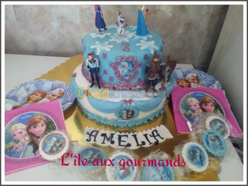 gâteaux d'anniversaire en pate a sucre