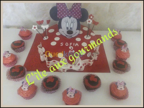 gâteaux d'anniversaire en pate a sucre