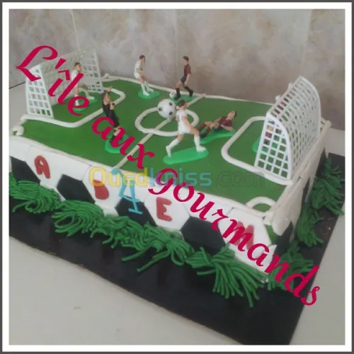 gâteaux d'anniversaire en pate a sucre