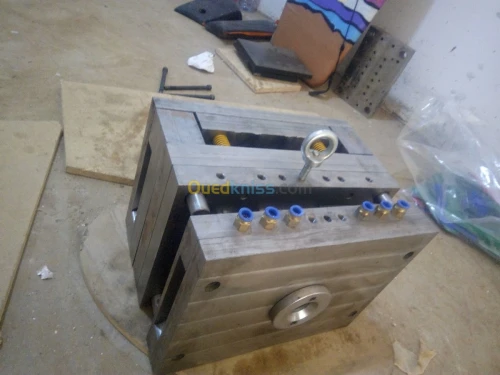 FABRICATION moule injection plastique 