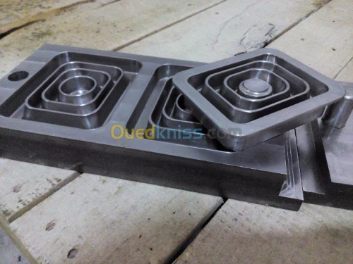 FABRICATION moule injection plastique 