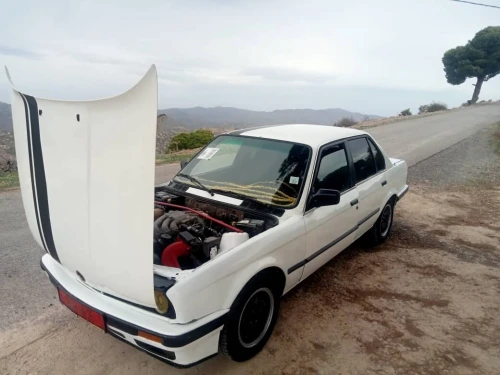 BMW E 30 1986 