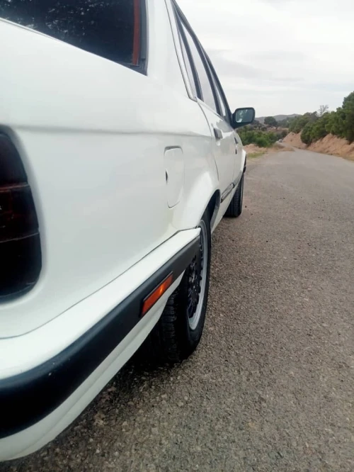 BMW E 30 1986 