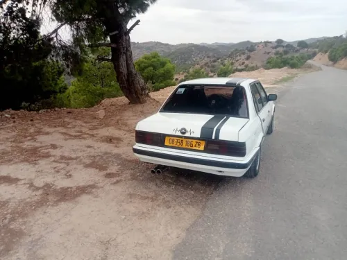 BMW E 30 1986 