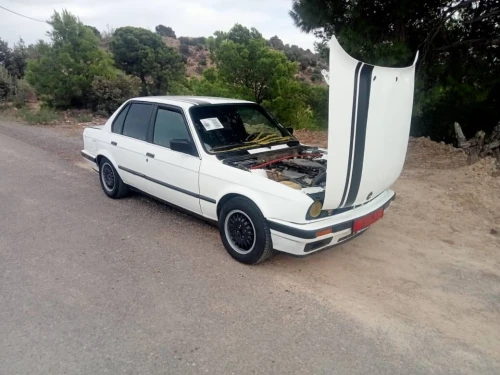BMW E 30 1986 
