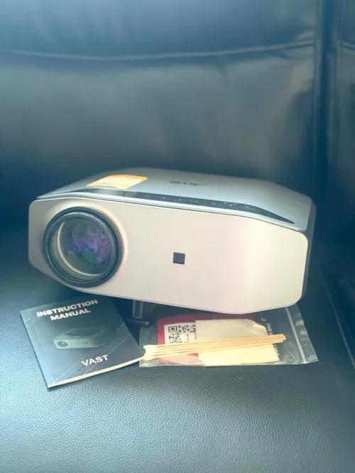 Vidéoprojecteur ARTlii Full HD avec télécommande et housse
