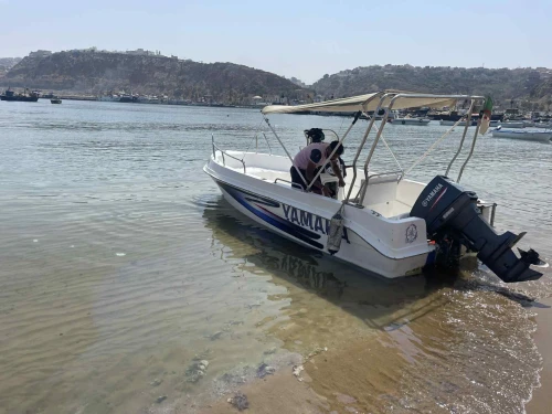 Bateau 550m avec moteur yamaha 85