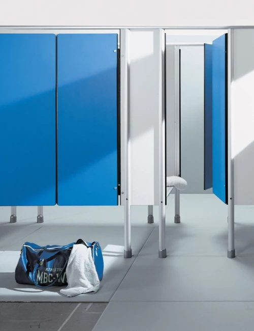 Séparations Sanitaires en HPL Compact 12 mm avec accessoires en aluminium anodisée ( cabines sanitaires )