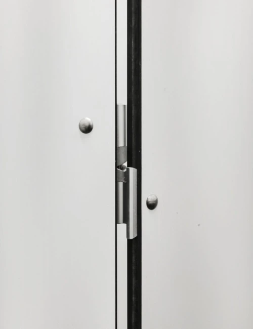Séparations Sanitaires en HPL Compact 12 mm avec accessoires en aluminium anodisée ( cabines sanitaires )