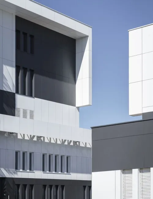 Revêtement de Façade Ventilée en HPL MEG (8mm)  Système Invisible