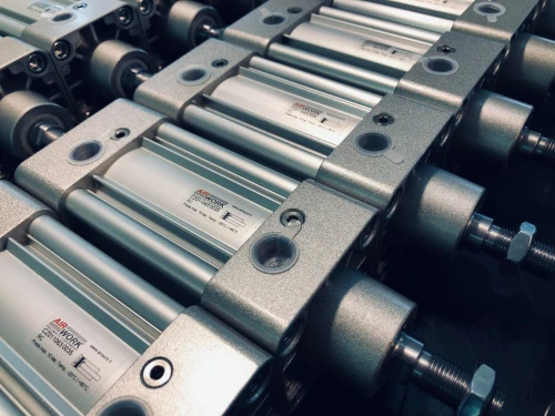 VERIN -VERIN PNEUMATIQUE - VERIN GUIDAGE - COMPACT - CYLINDRIQUE - FESTO - SMC - BURKET - METAL WORK