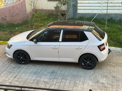 Skoda Fabia 2016 Style (avec toit panoramique)