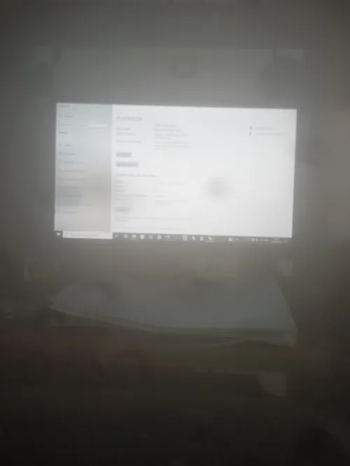 PC de bureau avec table