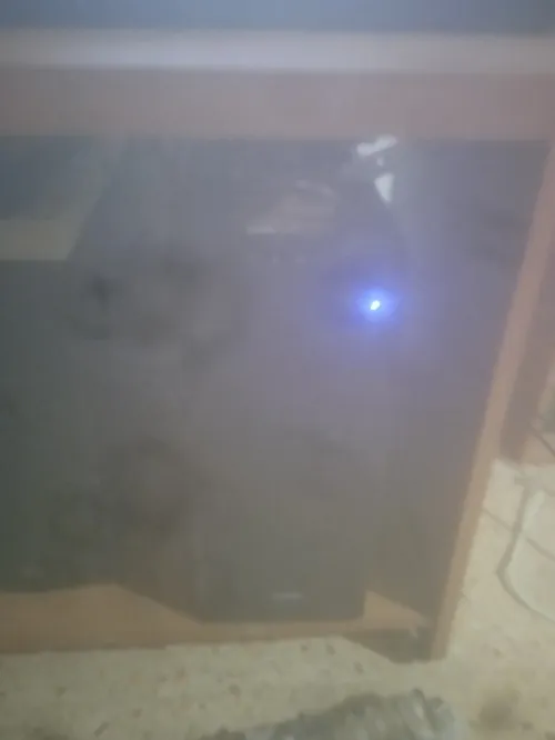 PC de bureau avec table