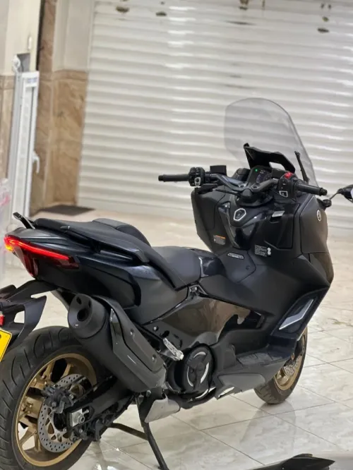 Yamaha T max 2022