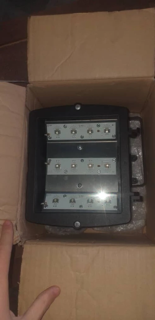 Vente Lot de Luminaires LED Professionnels (Éclairage Public & Solaire) إنارة عمومية وطاقة شمسية