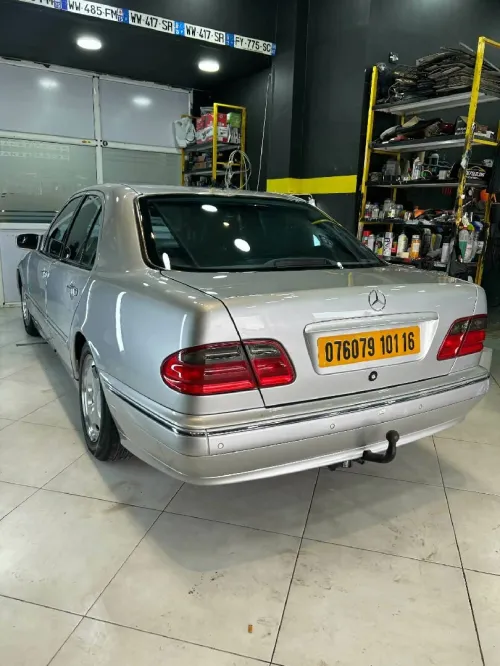 Mercedes E240 2001 Avant garde
