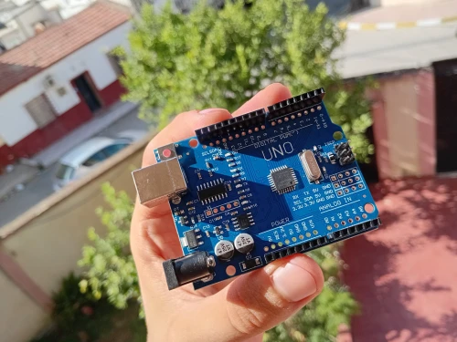 Kit Arduino Uno R3 + LCD I2C 16x2 + Buzzer + Breadboard + 17x Câbles Dupont M/M/MF