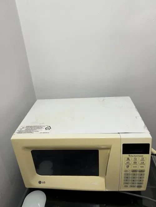 Cuisinière et micro-ondes