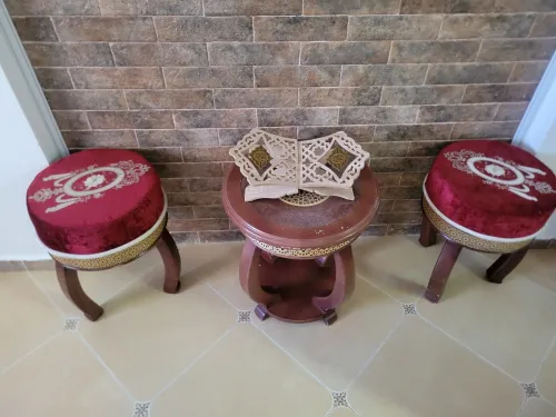 Salon Marocain Complet, Bois Hêtre, Comprenant Canapés, trois Tables Basse, Poufs Et Coussins