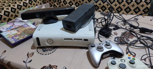 Xbox360 + Kinact +des CD+des manette