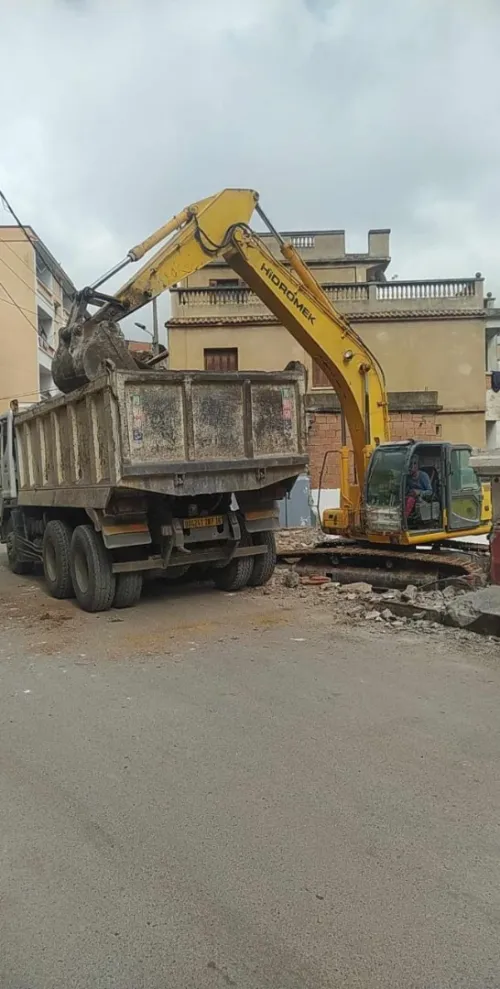 Spécialiste Terrassement Démolition Évacuation - Camions Disponibles | Travail Professionnel