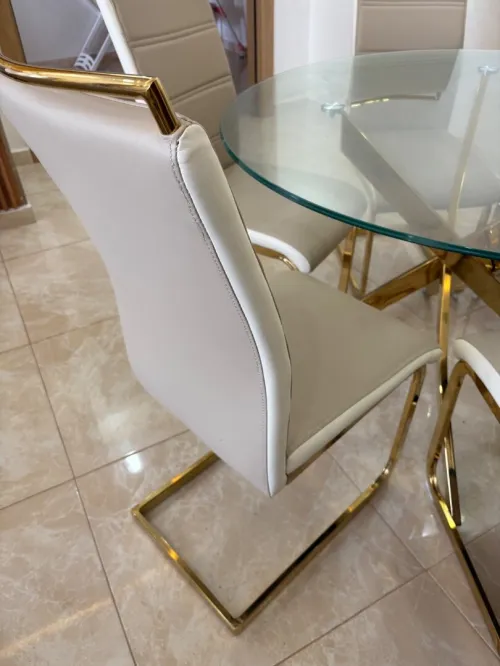 Table a surface en verre et à 6 chaises
