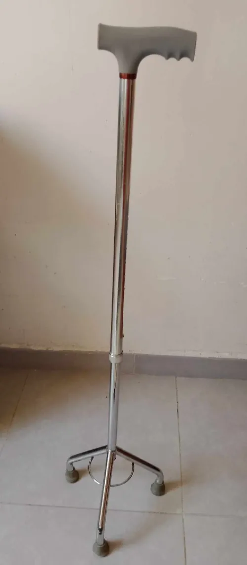 عكازة 3 أرجل 
