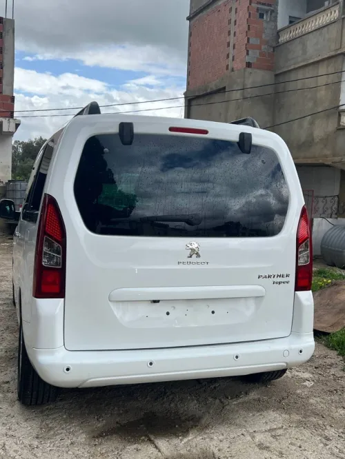 Peugeot Partner 2017 Tepee Allure 