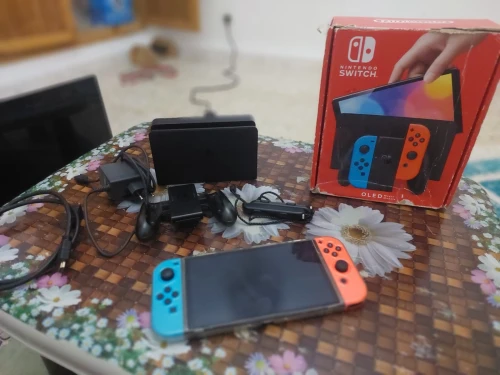 Nintendo switch oled flaché neuf état 10/10 128gb avec tout les accessoires et la boîte 