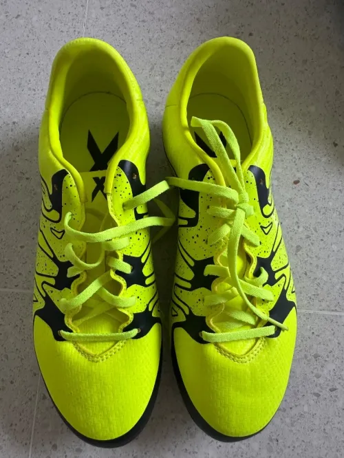 Chaussures de football pointure 37