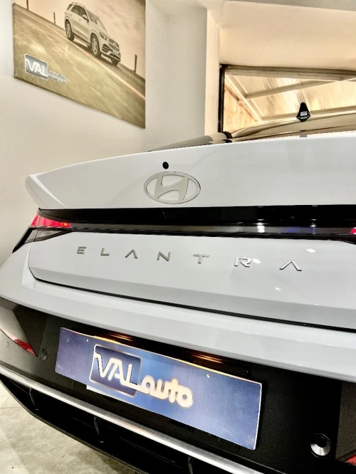 Hyundai Elantra 2025 