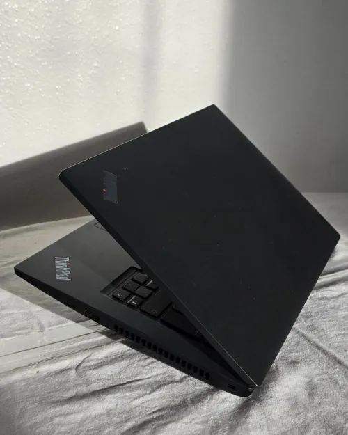 Lenovo thinkpad ryzen 5 pro 5675U