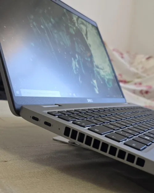 DELL LATITUDE 5550 ULTRA 7 165U / 32Go RAM DDR5 / 512SSD