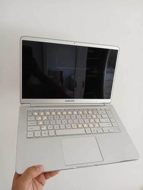 SAMSUNG 900X5T I7 8550U NVIDIA MX150 2GB RAM 16GB 15.6 FHD