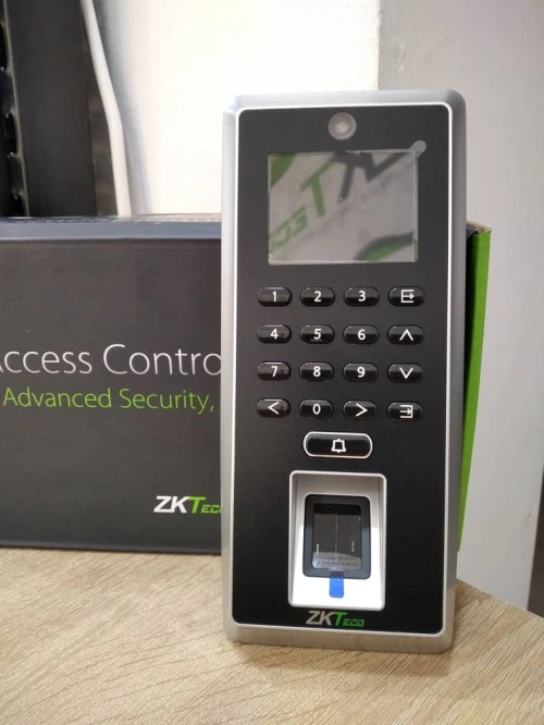 Terminal de contrôle d'accès et de pointage à empreinte digitale et carte ZKTeco F21