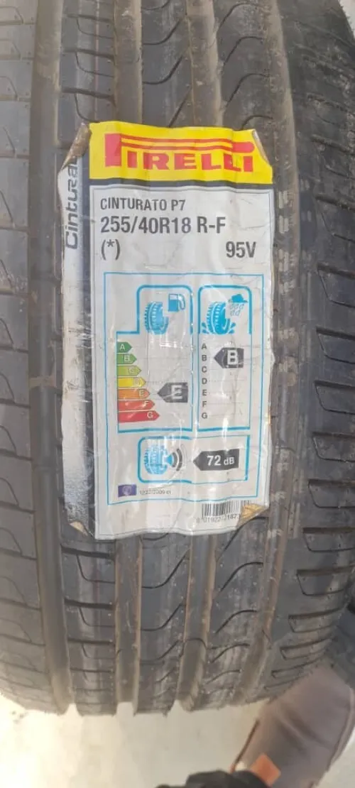  Pneus Pirelli neuf 255/40R18 R-F 95 V s