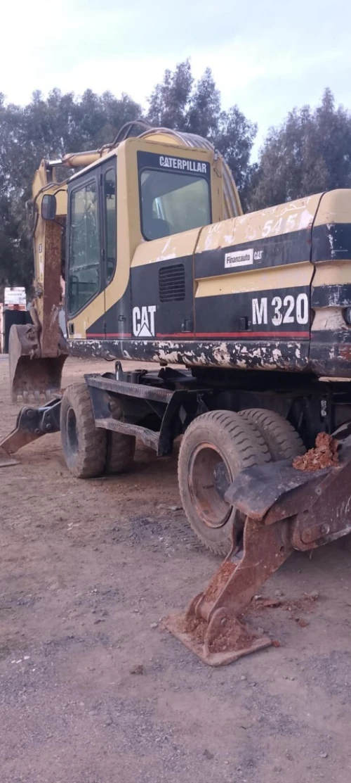 Hyundai Caterpillar M320 pneumatique 