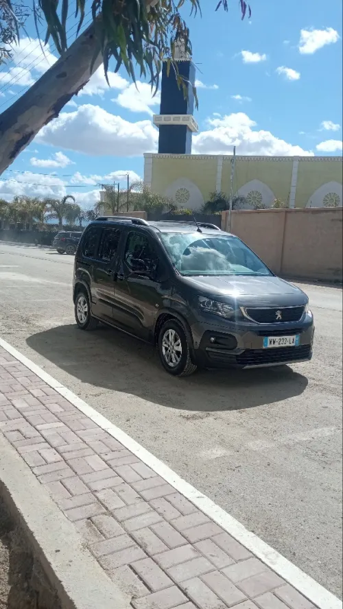 Peugeot Riftre 2021 Allure