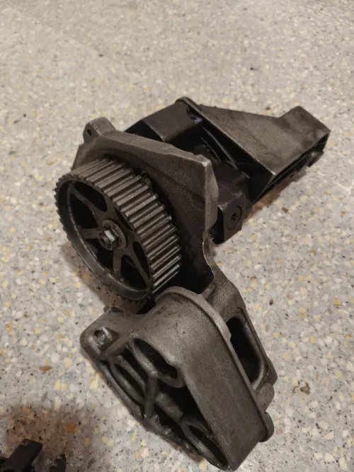 Injecteur 1.9 dci trafic + doseur+ pompe à oeil+ cartaire