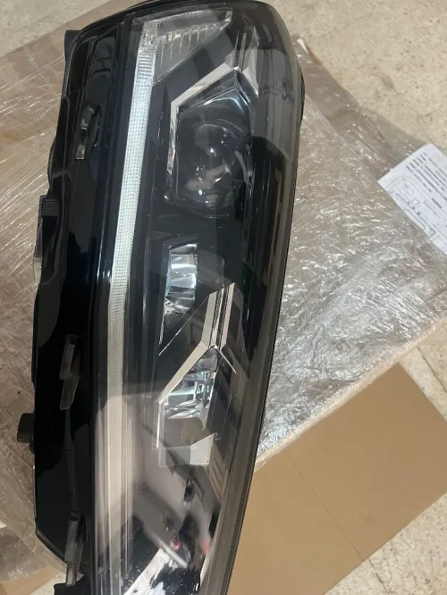 Phare frontale Skoda Fabia Mk4 (6VA)